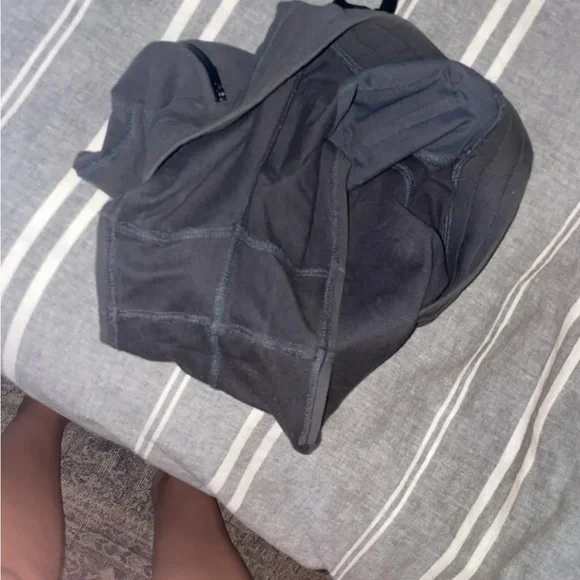 ALO Yoga Charcoal Gray Shorts - Picture 4 of 6